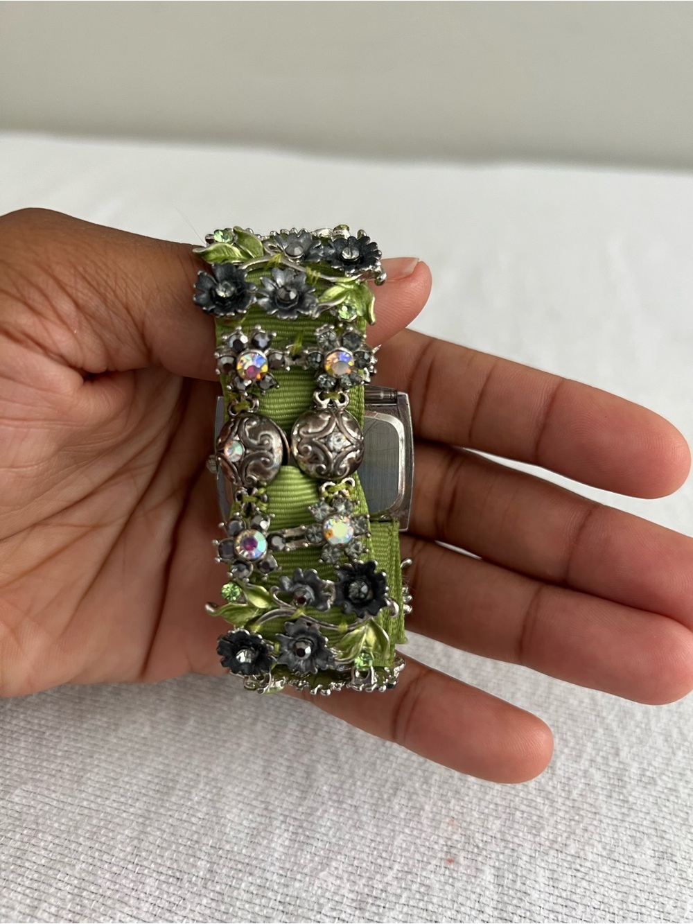 Vintage Y2K Green Floral Rhinestone Bracelet Watch - Picture 4 of 7
